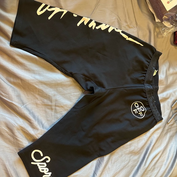 Off-white capris - Picture 3 of 6